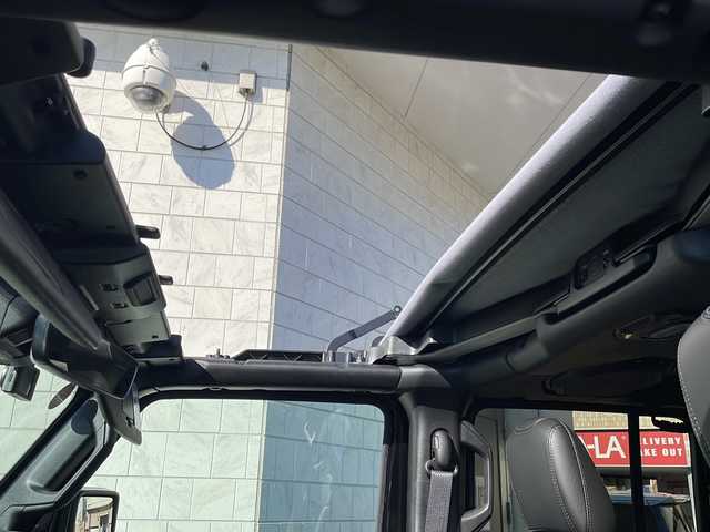 クライスラー・ジープ ジープ ラングラー アンリミテッド ルビコン 4xe 神奈川県 2023(令5)年 1.5万km ブラック ワンオーナー/左ハンドル/４WD/純正ナビ（AM/FM/USB/AUX/BT/フルセグTV)/全方位カメラ/前後ドライブレコーダー/ETC2.0/レーダークルーズコントロール/パーキングセンサー/ヒルスタート/ブラインドスポットモニター/ステアリングスイッチ/衝突軽減システム/横滑り防止装置/ソフトトップ/ステアリングヒーター/ミラーヒーター/黒革シート/D/N席シートヒーター/純正アルミホイール/純正フロアマット/ISOFIX/オートライト/スペアキー×１/保証書/取扱説明書