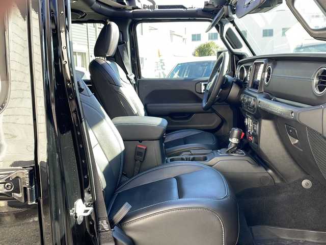 クライスラー・ジープ ジープ ラングラー アンリミテッド ルビコン 4xe 神奈川県 2023(令5)年 1.5万km ブラック ワンオーナー/左ハンドル/４WD/純正ナビ（AM/FM/USB/AUX/BT/フルセグTV)/全方位カメラ/前後ドライブレコーダー/ETC2.0/レーダークルーズコントロール/パーキングセンサー/ヒルスタート/ブラインドスポットモニター/ステアリングスイッチ/衝突軽減システム/横滑り防止装置/ソフトトップ/ステアリングヒーター/ミラーヒーター/黒革シート/D/N席シートヒーター/純正アルミホイール/純正フロアマット/ISOFIX/オートライト/スペアキー×１/保証書/取扱説明書