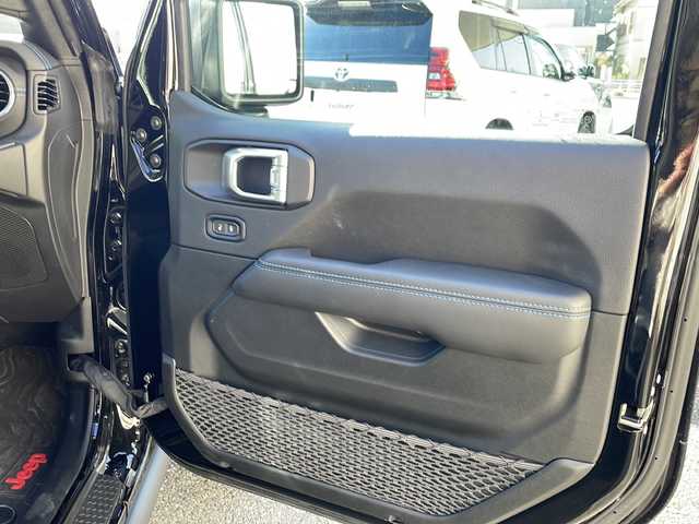 クライスラー・ジープ ジープ ラングラー アンリミテッド ルビコン 4xe 神奈川県 2023(令5)年 1.5万km ブラック ワンオーナー/左ハンドル/４WD/純正ナビ（AM/FM/USB/AUX/BT/フルセグTV)/全方位カメラ/前後ドライブレコーダー/ETC2.0/レーダークルーズコントロール/パーキングセンサー/ヒルスタート/ブラインドスポットモニター/ステアリングスイッチ/衝突軽減システム/横滑り防止装置/ソフトトップ/ステアリングヒーター/ミラーヒーター/黒革シート/D/N席シートヒーター/純正アルミホイール/純正フロアマット/ISOFIX/オートライト/スペアキー×１/保証書/取扱説明書