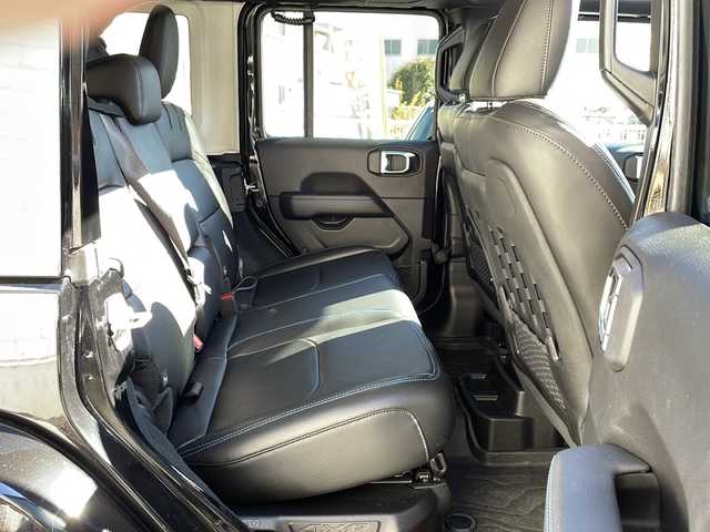 クライスラー・ジープ ジープ ラングラー アンリミテッド ルビコン 4xe 神奈川県 2023(令5)年 1.5万km ブラック ワンオーナー/左ハンドル/４WD/純正ナビ（AM/FM/USB/AUX/BT/フルセグTV)/全方位カメラ/前後ドライブレコーダー/ETC2.0/レーダークルーズコントロール/パーキングセンサー/ヒルスタート/ブラインドスポットモニター/ステアリングスイッチ/衝突軽減システム/横滑り防止装置/ソフトトップ/ステアリングヒーター/ミラーヒーター/黒革シート/D/N席シートヒーター/純正アルミホイール/純正フロアマット/ISOFIX/オートライト/スペアキー×１/保証書/取扱説明書