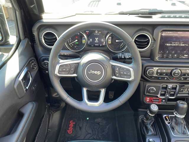 クライスラー・ジープ ジープ ラングラー アンリミテッド ルビコン 4xe 神奈川県 2023(令5)年 1.5万km ブラック ワンオーナー/左ハンドル/４WD/純正ナビ（AM/FM/USB/AUX/BT/フルセグTV)/全方位カメラ/前後ドライブレコーダー/ETC2.0/レーダークルーズコントロール/パーキングセンサー/ヒルスタート/ブラインドスポットモニター/ステアリングスイッチ/衝突軽減システム/横滑り防止装置/ソフトトップ/ステアリングヒーター/ミラーヒーター/黒革シート/D/N席シートヒーター/純正アルミホイール/純正フロアマット/ISOFIX/オートライト/スペアキー×１/保証書/取扱説明書