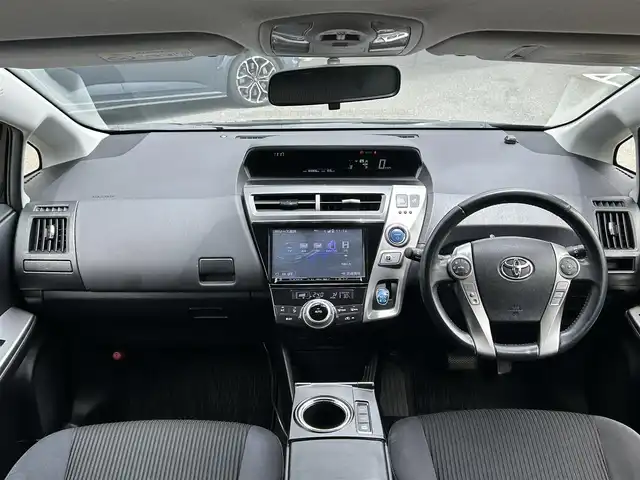 トヨタ プリウス α S ツーリングセレクション 福岡県 2015(平27)年 8.5万km アティチュードブラックマイカ SDナビ（フルセグTV・Bluetooth・AM・FMラジオ）/バックカメラ/ETC/選択モード（PWRモード・エコモード・EVモード）/社内全ライトLEDライト/ウインカーミラー/ALLAUTOパワーウィンドウ/AACエアコン/純正フロアマット/純正アルミホイール/LEDヘッドライト/フォグランプ/オートライト/プッシュスタートボタン/ドアバイザー/カーテンエアバック/エアバック（運転席・助手席・サイド）/USB入力端子/パワーステアリング/スマートキー/取扱説明書/保証書/布系シート素材/ABS装置/盗難防止装置/サングラス収納スペース