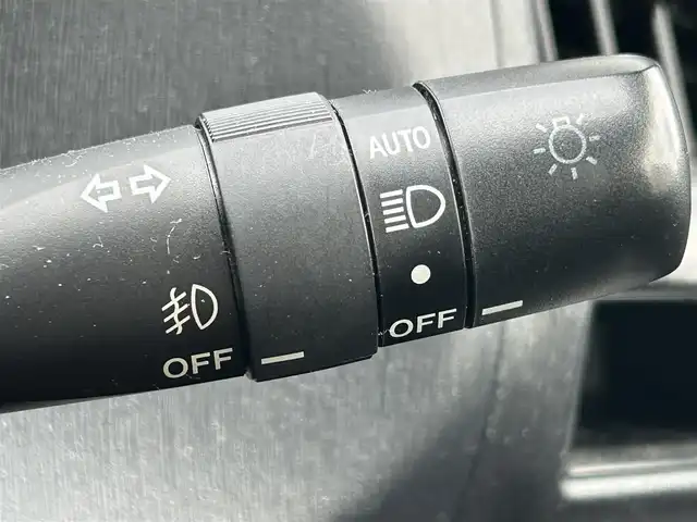 トヨタ プリウス α S ツーリングセレクション 福岡県 2015(平27)年 8.5万km アティチュードブラックマイカ SDナビ（フルセグTV・Bluetooth・AM・FMラジオ）/バックカメラ/ETC/選択モード（PWRモード・エコモード・EVモード）/社内全ライトLEDライト/ウインカーミラー/ALLAUTOパワーウィンドウ/AACエアコン/純正フロアマット/純正アルミホイール/LEDヘッドライト/フォグランプ/オートライト/プッシュスタートボタン/ドアバイザー/カーテンエアバック/エアバック（運転席・助手席・サイド）/USB入力端子/パワーステアリング/スマートキー/取扱説明書/保証書/布系シート素材/ABS装置/盗難防止装置/サングラス収納スペース