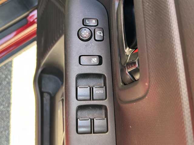 スズキ スペーシア ギア HYBRID XZターボ 大阪府 2020(令2)年 4.1万km フェニックスレッドパール/ガンメタリック2トーンルーフ ワンオーナー/純正8インチナビ（CN-RZ856）/・フルセグTV/CD/DVD/Bluetooth/SD/FM/AM/アラウンドビューモニター/ETC/前後ドライブレコーダー/(前：CA-DRZ3DZA／後：DRVR518S)/スズキセーフティサポート/・デュアルセンサーブレーキサポート/・リアパーキングセンサー/・車線逸脱警報/・標識認識機能（進入禁止）/・後退時ブレーキサポート/・後方誤発進抑制機能/・ESP/・ヘッドアップディスプレイ/前席シートヒーター/ステアリングスイッチ/クルーズコントロール/パドルシフト/オートライト/フォグランプ/ＬＥＤライト/革巻きステアリング/ルーフレール/両側パワースライドドア/スペアキー/Ｒ５年記録簿あり