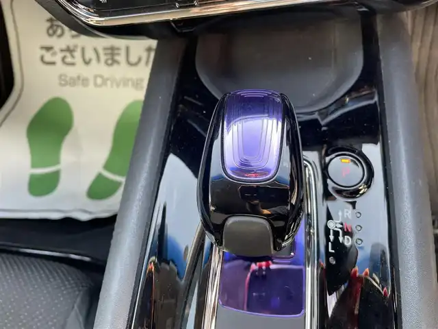 ホンダ ヴェゼル ハイブリッド X 大阪府 2014(平26)年 9.7万km ホワイトオーキッドパール (株)IDOMが運営する【じしゃロン堺店】の自社ローン専用車両になります。/こちらは現金またはオートローンご利用時の価格です。自社ローンご希望の方は別途その旨お申付け下さい