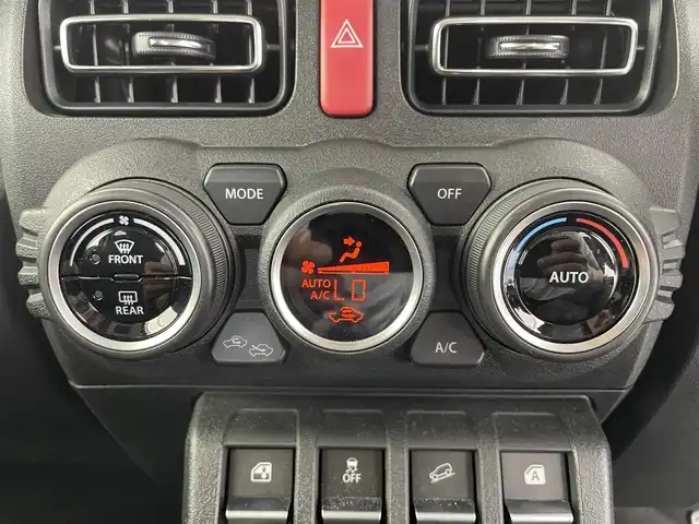 スズキ ジムニー シエラ JC 富山県 2023(令5)年 0.6万km ブルーイッシュブラックパール3 社外ナビ/（ＣＤ／Ｂｌｕｅｔｏｏｔｈ）/バックカメラ/クルーズコントロール/シートヒーター/衝突被害軽減システム/レーンアシスト/ダウンヒルアシストコントロール/アイドリングストップ/横滑り防止システム/純正ドアバイザー/純正アルミホイール/電動格納ミラー