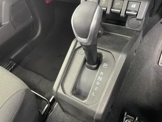 スズキ ジムニー シエラ JC 富山県 2023(令5)年 0.6万km ブルーイッシュブラックパール3 社外ナビ/（ＣＤ／Ｂｌｕｅｔｏｏｔｈ）/バックカメラ/クルーズコントロール/シートヒーター/衝突被害軽減システム/レーンアシスト/ダウンヒルアシストコントロール/アイドリングストップ/横滑り防止システム/純正ドアバイザー/純正アルミホイール/電動格納ミラー