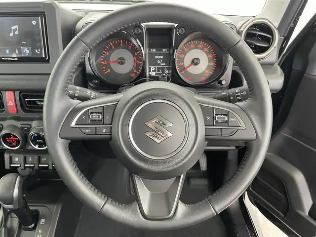 スズキ ジムニー シエラ JC 富山県 2023(令5)年 0.6万km ブルーイッシュブラックパール3 社外ナビ/（ＣＤ／Ｂｌｕｅｔｏｏｔｈ）/バックカメラ/クルーズコントロール/シートヒーター/衝突被害軽減システム/レーンアシスト/ダウンヒルアシストコントロール/アイドリングストップ/横滑り防止システム/純正ドアバイザー/純正アルミホイール/電動格納ミラー