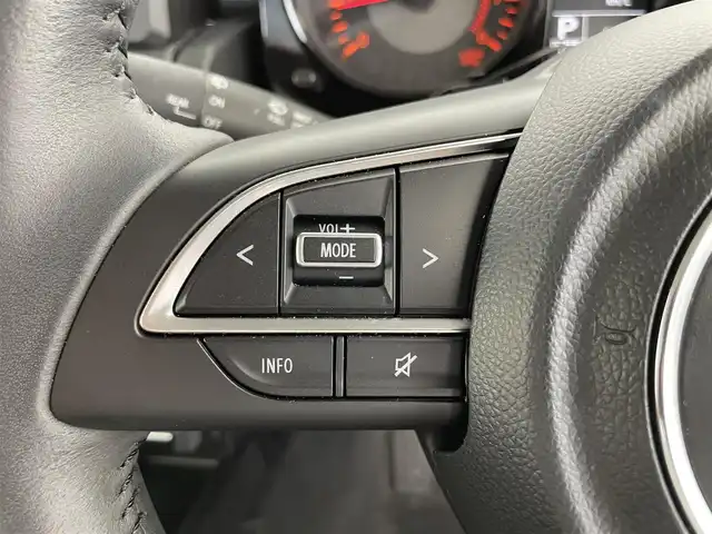 スズキ ジムニー シエラ JC 富山県 2023(令5)年 0.6万km ブルーイッシュブラックパール3 社外ナビ/（ＣＤ／Ｂｌｕｅｔｏｏｔｈ）/バックカメラ/クルーズコントロール/シートヒーター/衝突被害軽減システム/レーンアシスト/ダウンヒルアシストコントロール/アイドリングストップ/横滑り防止システム/純正ドアバイザー/純正アルミホイール/電動格納ミラー