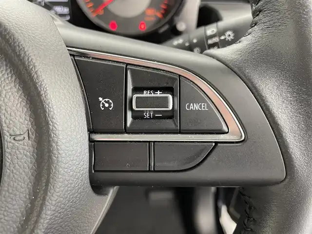 スズキ ジムニー シエラ JC 富山県 2023(令5)年 0.6万km ブルーイッシュブラックパール3 社外ナビ/（ＣＤ／Ｂｌｕｅｔｏｏｔｈ）/バックカメラ/クルーズコントロール/シートヒーター/衝突被害軽減システム/レーンアシスト/ダウンヒルアシストコントロール/アイドリングストップ/横滑り防止システム/純正ドアバイザー/純正アルミホイール/電動格納ミラー
