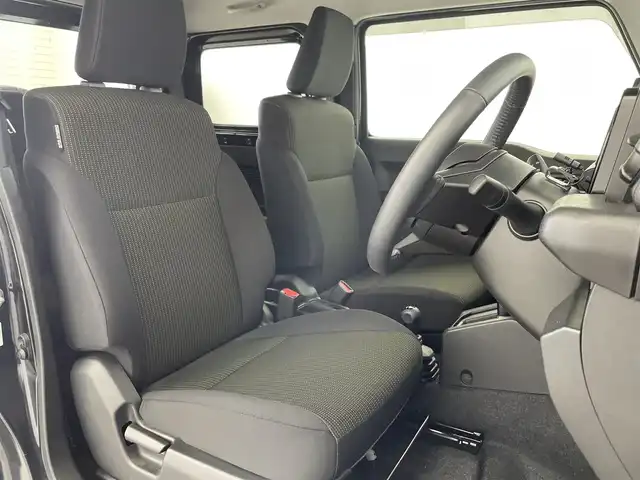 スズキ ジムニー シエラ JC 富山県 2023(令5)年 0.6万km ブルーイッシュブラックパール3 社外ナビ/（ＣＤ／Ｂｌｕｅｔｏｏｔｈ）/バックカメラ/クルーズコントロール/シートヒーター/衝突被害軽減システム/レーンアシスト/ダウンヒルアシストコントロール/アイドリングストップ/横滑り防止システム/純正ドアバイザー/純正アルミホイール/電動格納ミラー