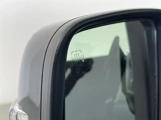 スズキ ジムニー シエラ JC 富山県 2023(令5)年 0.6万km ブルーイッシュブラックパール3 社外ナビ/（ＣＤ／Ｂｌｕｅｔｏｏｔｈ）/バックカメラ/クルーズコントロール/シートヒーター/衝突被害軽減システム/レーンアシスト/ダウンヒルアシストコントロール/アイドリングストップ/横滑り防止システム/純正ドアバイザー/純正アルミホイール/電動格納ミラー