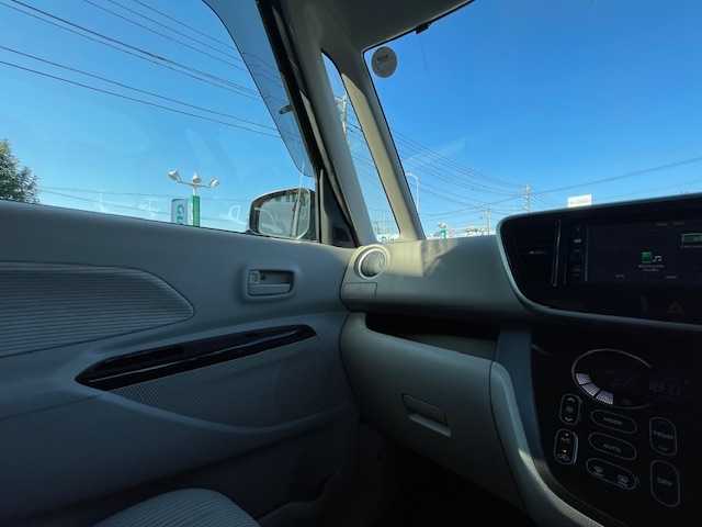 日産 デイズ ルークス X 静岡県 2017(平29)年 4万km ブラック ●純正ナビ/(フルセグ/CD/Bluetooth/AUX/iPod)/(MJ116D-W)/●全方位カメラ/●インテリジェントエマージェンシーブレーキ/●ステアリングスイッチ/●ドアバイザー/●レベライザー/●スマートキー/●プッシュスタート/●純正フロアマット/●純正ホイールカバー/●ダブル＋サイドSRS＋ABS