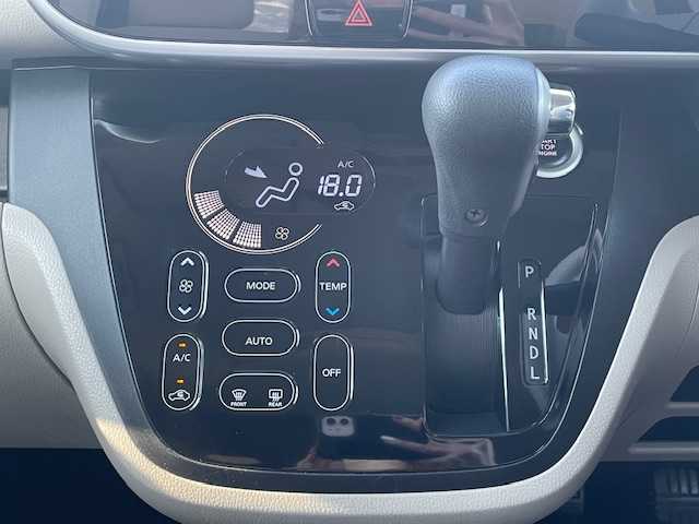 日産 デイズ ルークス X 静岡県 2017(平29)年 4万km ブラック ●純正ナビ/(フルセグ/CD/Bluetooth/AUX/iPod)/(MJ116D-W)/●全方位カメラ/●インテリジェントエマージェンシーブレーキ/●ステアリングスイッチ/●ドアバイザー/●レベライザー/●スマートキー/●プッシュスタート/●純正フロアマット/●純正ホイールカバー/●ダブル＋サイドSRS＋ABS