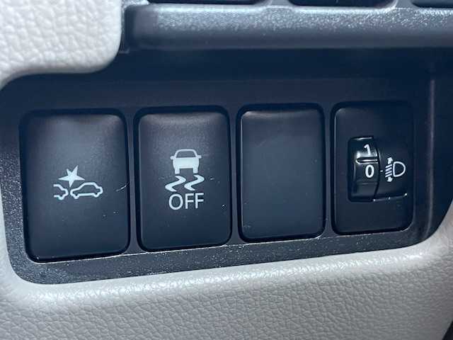 日産 デイズ ルークス X 静岡県 2017(平29)年 4万km ブラック ●純正ナビ/(フルセグ/CD/Bluetooth/AUX/iPod)/(MJ116D-W)/●全方位カメラ/●インテリジェントエマージェンシーブレーキ/●ステアリングスイッチ/●ドアバイザー/●レベライザー/●スマートキー/●プッシュスタート/●純正フロアマット/●純正ホイールカバー/●ダブル＋サイドSRS＋ABS