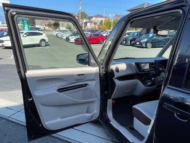 日産 デイズ ルークス X 静岡県 2017(平29)年 4万km ブラック ●純正ナビ/(フルセグ/CD/Bluetooth/AUX/iPod)/(MJ116D-W)/●全方位カメラ/●インテリジェントエマージェンシーブレーキ/●ステアリングスイッチ/●ドアバイザー/●レベライザー/●スマートキー/●プッシュスタート/●純正フロアマット/●純正ホイールカバー/●ダブル＋サイドSRS＋ABS