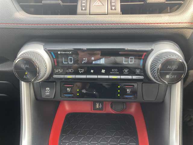 トヨタ ＲＡＶ４ HV アドベンチャー オフロードPKGⅡ 滋賀県 2023(令5)年 3.2万km アティチュードブラックマイカ ワンオーナー/10.5型ディスプレイオーディオ/・Bluetooth/フルセグ/アラウンドビューモニター/革巻きステアリング/ステアリングリモコン/ステアリングヒーター/ETC2.0/デジタルインナーミラー/レーダークルーズコントロール/前席シートヒーター/前席シートベンチレーション/運転席パワーシート/オートリトラミラー/LEDオートライト/フォグライト/オートハイビーム/トヨタセーフティセンス/・レーントレーシングアシスト/・ブラインドスポットモニター/・プリクラッシュセーフティ/・クリアランスソナー/・パーキングサポートブレーキ/・ロードサインアシスト/スマートキー