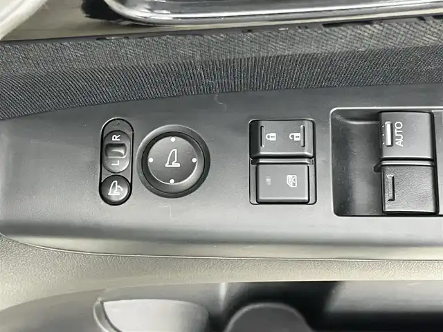ホンダ Ｎ ＢＯＸ カスタム SSパッケージ 岡山県 2016(平28)年 6.6万km プレミアムホワイトパールⅡ 純正ナビ　/(CD/DVD/USB/SD/Bluetooth)/両側電動スライド　/ビルトインＥＴＣ　/前席シートヒーター　/ＬＥＤヘッドライト　/バックカメラ/プッシュスタート　/スマートキー　/アイドリングストップ/ISOFIX/後席サンシェード/ステアリングスイッチ/チルトステアリング/シートリフター/シートバックテーブル/ウィンカーミラー/ドアバイザー