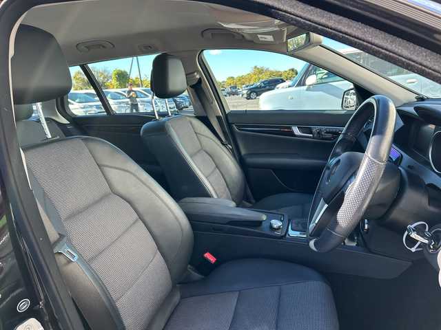 メルセデス・ベンツ Ｃ１８０ ステーションワゴン 千葉県 2013(平25)年 7.9万km オブシディアンブラック １オーナー　ナビ　バックカメラ　ＥＴＣ　クルコン　ハーフレザー　メモリーパワーシート　ＣＤ　ＴＶ　１７インチＡＷ　ルーフレール　キセノンライト　オートライト　前後コーナーセンサー　ターボ車