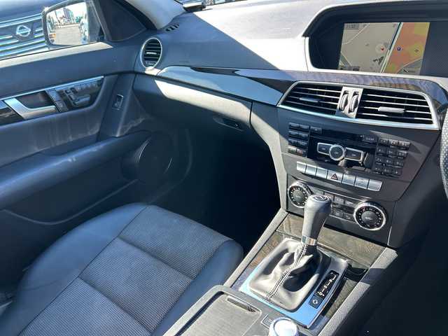 メルセデス・ベンツ Ｃ１８０ ステーションワゴン 千葉県 2013(平25)年 7.9万km オブシディアンブラック １オーナー　ナビ　バックカメラ　ＥＴＣ　クルコン　ハーフレザー　メモリーパワーシート　ＣＤ　ＴＶ　１７インチＡＷ　ルーフレール　キセノンライト　オートライト　前後コーナーセンサー　ターボ車