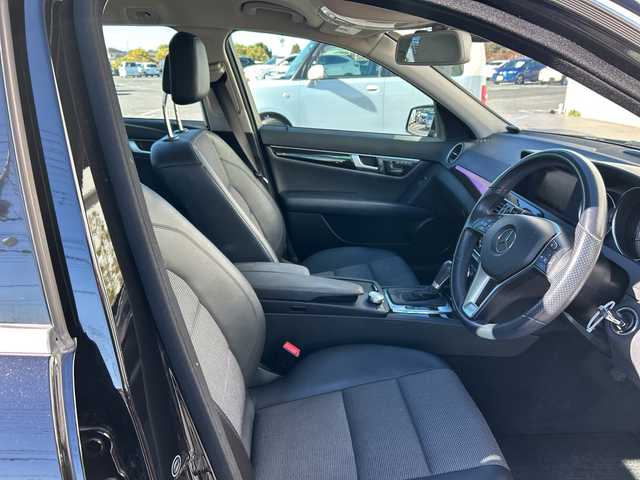 メルセデス・ベンツ Ｃ１８０ ステーションワゴン 千葉県 2013(平25)年 7.9万km オブシディアンブラック １オーナー　ナビ　バックカメラ　ＥＴＣ　クルコン　ハーフレザー　メモリーパワーシート　ＣＤ　ＴＶ　１７インチＡＷ　ルーフレール　キセノンライト　オートライト　前後コーナーセンサー　ターボ車