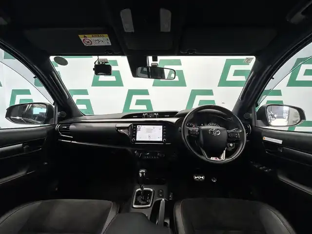 トヨタ ハイラックス Z GRスポーツ 鹿児島県 2022(令4)年 2.4万km アティチュードブラックマイカ 禁煙車/純正ディスプレイオーディオ/（Bluetooth/Applecarplay/Androidauto）/パノラミックビューモニター/ETC/社外前後ドライブレコーダー/トヨタセーフティセンス/・アダプティブクルーズコントロール/・レーンキープアシスト/・プリクラッシュセーフティ/・ロードサインアシスト/ダウンヒルアシストコントロール/リアデフロック/GRスポーツバー/GRロゴ入りフロントグリル/GRロゴブレーキキャリパー/本革巻ステアリング