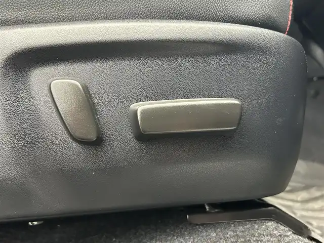 トヨタ ハイラックス Z GRスポーツ 鹿児島県 2022(令4)年 2.4万km アティチュードブラックマイカ 禁煙車/純正ディスプレイオーディオ/（Bluetooth/Applecarplay/Androidauto）/パノラミックビューモニター/ETC/社外前後ドライブレコーダー/トヨタセーフティセンス/・アダプティブクルーズコントロール/・レーンキープアシスト/・プリクラッシュセーフティ/・ロードサインアシスト/ダウンヒルアシストコントロール/リアデフロック/GRスポーツバー/GRロゴ入りフロントグリル/GRロゴブレーキキャリパー/本革巻ステアリング