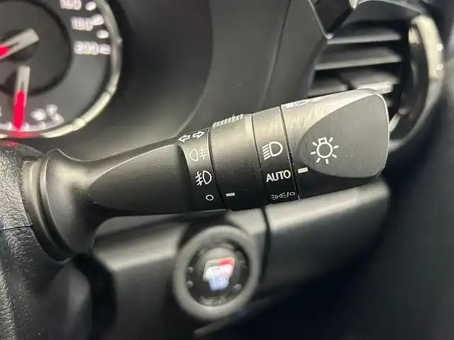 トヨタ ハイラックス Z GRスポーツ 鹿児島県 2022(令4)年 2.4万km アティチュードブラックマイカ 禁煙車/純正ディスプレイオーディオ/（Bluetooth/Applecarplay/Androidauto）/パノラミックビューモニター/ETC/社外前後ドライブレコーダー/トヨタセーフティセンス/・アダプティブクルーズコントロール/・レーンキープアシスト/・プリクラッシュセーフティ/・ロードサインアシスト/ダウンヒルアシストコントロール/リアデフロック/GRスポーツバー/GRロゴ入りフロントグリル/GRロゴブレーキキャリパー/本革巻ステアリング