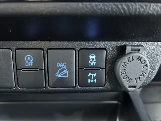 トヨタ ハイラックス Z GRスポーツ 鹿児島県 2022(令4)年 2.4万km アティチュードブラックマイカ 禁煙車/純正ディスプレイオーディオ/（Bluetooth/Applecarplay/Androidauto）/パノラミックビューモニター/ETC/社外前後ドライブレコーダー/トヨタセーフティセンス/・アダプティブクルーズコントロール/・レーンキープアシスト/・プリクラッシュセーフティ/・ロードサインアシスト/ダウンヒルアシストコントロール/リアデフロック/GRスポーツバー/GRロゴ入りフロントグリル/GRロゴブレーキキャリパー/本革巻ステアリング