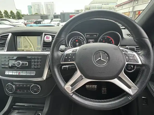 メルセデス・ベンツ ＭＬ３５０ ブルーテック 4マチック 東京都 2014(平26)年 5.3万km 黒 当店買取/純正ナビ/パノラミックスライディングルーフ/黒革シート/ACC/全方位カメラ/全席シートヒーター/パワーシートDN/パドルシフト/ダウンヒル・スピード・レギュレーション/フルセグTV/ETC/スペアタイヤ付き/純正20インチAW/スペアキー