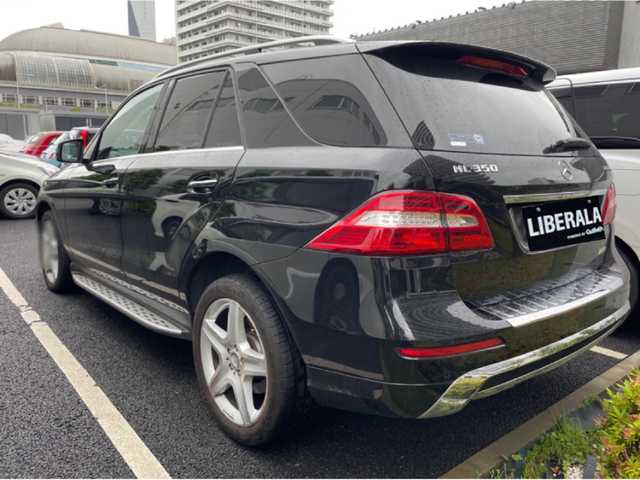 メルセデス・ベンツ ＭＬ３５０ ブルーテック 4マチック 東京都 2014(平26)年 5.3万km 黒 当店買取/純正ナビ/パノラミックスライディングルーフ/黒革シート/ACC/全方位カメラ/全席シートヒーター/パワーシートDN/パドルシフト/ダウンヒル・スピード・レギュレーション/フルセグTV/ETC/スペアタイヤ付き/純正20インチAW/スペアキー