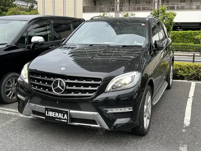 メルセデス・ベンツ ＭＬ３５０ ブルーテック 4マチック 東京都 2014(平26)年 5.3万km 黒 当店買取/純正ナビ/パノラミックスライディングルーフ/黒革シート/ACC/全方位カメラ/全席シートヒーター/パワーシートDN/パドルシフト/ダウンヒル・スピード・レギュレーション/フルセグTV/ETC/スペアタイヤ付き/純正20インチAW/スペアキー