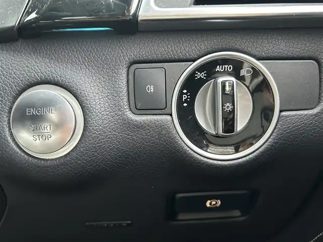 メルセデス・ベンツ ＭＬ３５０ ブルーテック 4マチック 東京都 2014(平26)年 5.3万km 黒 当店買取/純正ナビ/パノラミックスライディングルーフ/黒革シート/ACC/全方位カメラ/全席シートヒーター/パワーシートDN/パドルシフト/ダウンヒル・スピード・レギュレーション/フルセグTV/ETC/スペアタイヤ付き/純正20インチAW/スペアキー