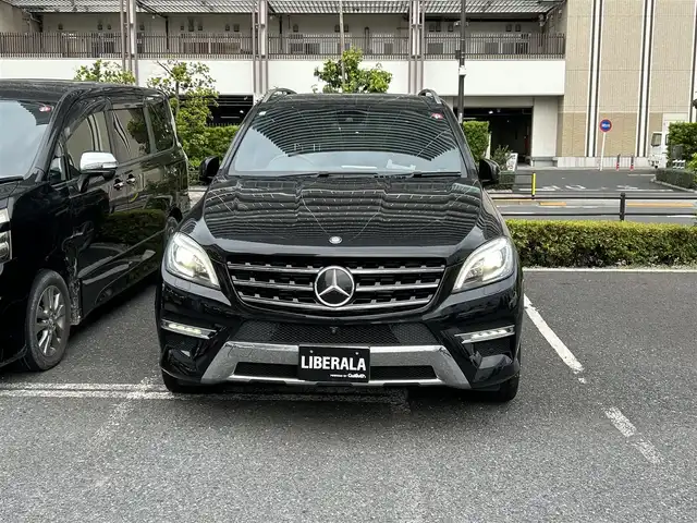 メルセデス・ベンツ ＭＬ３５０ ブルーテック 4マチック 東京都 2014(平26)年 5.3万km 黒 当店買取/純正ナビ/パノラミックスライディングルーフ/黒革シート/ACC/全方位カメラ/全席シートヒーター/パワーシートDN/パドルシフト/ダウンヒル・スピード・レギュレーション/フルセグTV/ETC/スペアタイヤ付き/純正20インチAW/スペアキー