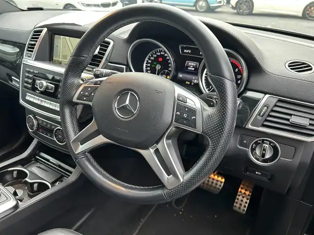 メルセデス・ベンツ ＭＬ３５０ ブルーテック 4マチック 東京都 2014(平26)年 5.3万km 黒 当店買取/純正ナビ/パノラミックスライディングルーフ/黒革シート/ACC/全方位カメラ/全席シートヒーター/パワーシートDN/パドルシフト/ダウンヒル・スピード・レギュレーション/フルセグTV/ETC/スペアタイヤ付き/純正20インチAW/スペアキー
