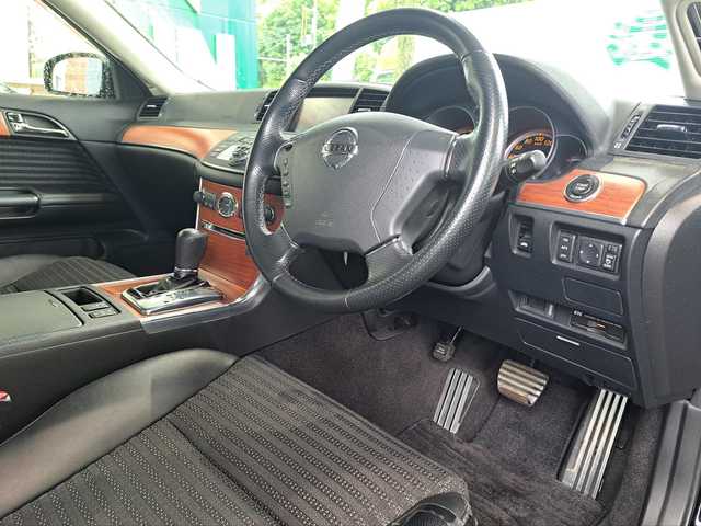 日産 フーガ 350GT スポーツパッケージ 大阪府 2006(平18)年 9.6万km スーパーブラック /禁煙車//純正ナビ//6CDCH/ラジオ/アナログTV//バックカメラ・左サイドカメラ//ウッド調パネル//ビルトインETC//AFS//HID//純正マット・バイザー//RAYS19AW//前席パワーシート【D席メモリ付き】//ハーフレザーシート