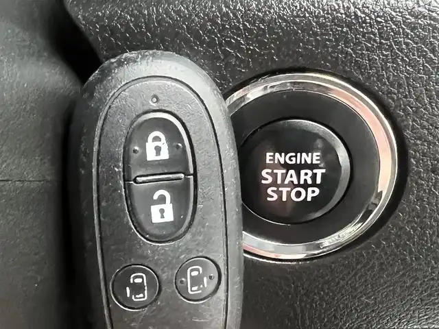 スズキ スペーシア カスタム XS ターボ 秋田県 2017(平29)年 6.9万km クリスタルホワイトP ターボ/両側パワースライドドア/衝突軽減システム/純正メモリナビ（DVD/CD/BT）/フルセグ（走行中視聴可能）/バックカメラ/社外１４インチアルミ（冬タイヤ装着）/スマートキー/アイドリングストップ/プッシュスタート/クルーズコントロール追従走行なし/レーンキープアシスト/パドルシフト/ステアリングスイッチ/ドライブレコーダー/運転席シートヒーター/ビルトインETC/純正フロアマット/純正ドアバイザー/オートライト/オートエアコン/パワーステアリング/パワーウィンドウ/横滑り防止/盗難防止装置/寒冷地仕様/電動格納ウィンカーミラー/保証書/取扱説明書/記録簿