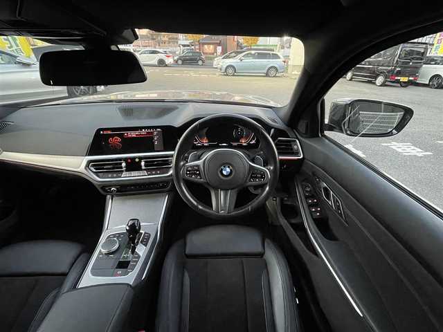 ＢＭＷ ３１８ｉ Mスポーツ 愛知県 2021(令3)年 4.8万km ミネラルグレー /禁煙車//純正メーカーナビ//ミラーリング機能有//バックカメラ//全周囲カメラ//コーナーセンサー//ハーフレザーシート//前席パワーシート//運転席シートメモリ機能//シートヒーター//社外エアロ（マクストンデザイン）//前後フォグランプ//アダプティブクルーズコントロール//オートエアコン//オートライト//オートハイビーム//保証書//取扱説明書//スペアキー