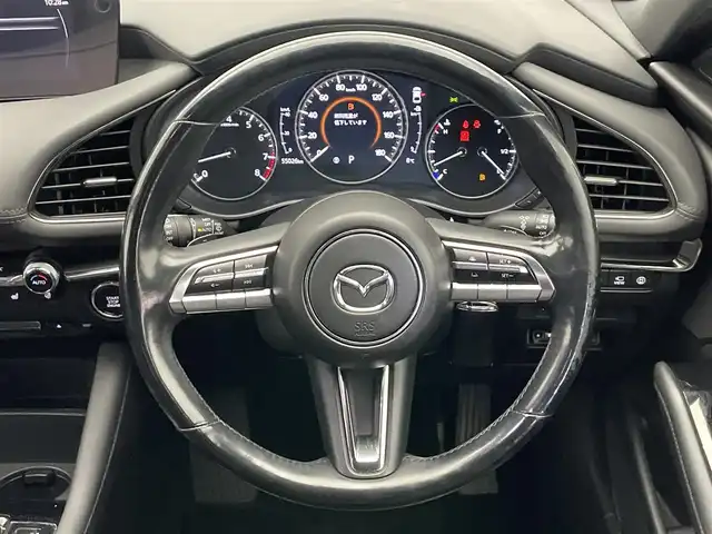 マツダ マツダ３ファストバック 20S Lパッケージ 愛知県 2020(令2)年 5.5万km ジェットブラックマイカ 純正ナビ　全方位カメラ　シートヒーター　禁煙車　フルセグＴＶ　ＤＶＤ　ＨＤＭＩ　ＢＳＭ　ＨＵＤ　衝突軽減　追従クルコン　黒革　ＬＥＤオートライト　コーナーセンサー　ハンドルヒーター　純正フロアマット