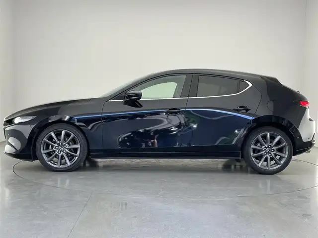 マツダ マツダ３ファストバック 20S Lパッケージ 愛知県 2020(令2)年 5.5万km ジェットブラックマイカ 純正ナビ　全方位カメラ　シートヒーター　禁煙車　フルセグＴＶ　ＤＶＤ　ＨＤＭＩ　ＢＳＭ　ＨＵＤ　衝突軽減　追従クルコン　黒革　ＬＥＤオートライト　コーナーセンサー　ハンドルヒーター　純正フロアマット