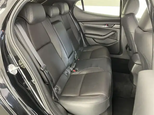 マツダ マツダ３ファストバック 20S Lパッケージ 愛知県 2020(令2)年 5.5万km ジェットブラックマイカ 純正ナビ　全方位カメラ　シートヒーター　禁煙車　フルセグＴＶ　ＤＶＤ　ＨＤＭＩ　ＢＳＭ　ＨＵＤ　衝突軽減　追従クルコン　黒革　ＬＥＤオートライト　コーナーセンサー　ハンドルヒーター　純正フロアマット