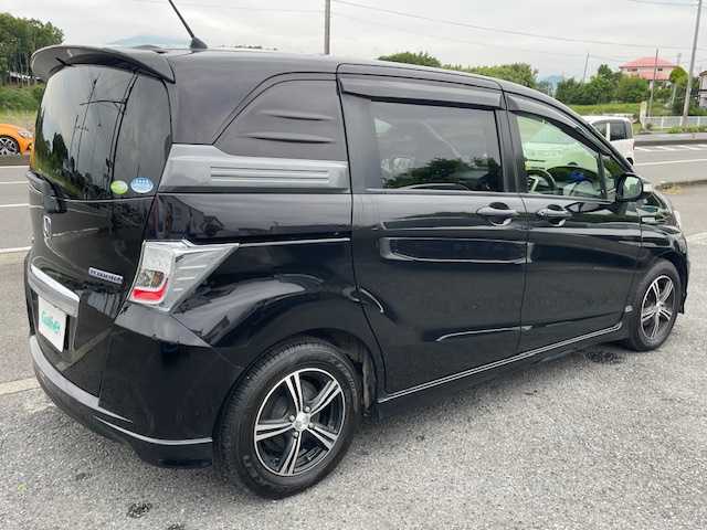 ホンダ フリード スパイク ハイブリット ジャストセレクション 神奈川県 2012(平24)年 12.5万km プレミアムブラキッシュパール 純正メモリナビ/VXM-122VEi/（BT/CD/DVD/FM/AM/TV）/ウィンカーミラー/バックカメラ/ドアバイザー/片側パワースライドドア/ETC/スペアキー/クルーズコントロール/キセノンヘッドライト
