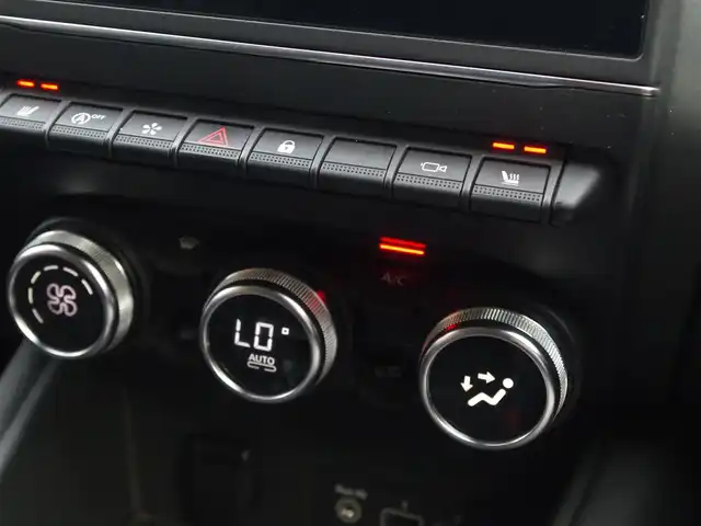 ルノー ルノー キャプチャー インテンス テックパック 埼玉県 2021(令3)年 4.4万km パール ブラックレザーシート /アダプティブクルーズコントロール /BOSEサウンド /CarPlay /ブラインドスポットモニター /全周囲カメラ /ドラレコ /ETC/前席シートヒーター /ステアリングヒーター /純正18インチアルミホイール