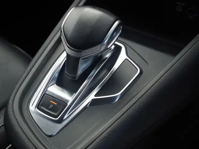 ルノー ルノー キャプチャー インテンス テックパック 埼玉県 2021(令3)年 4.4万km パール ブラックレザーシート /アダプティブクルーズコントロール /BOSEサウンド /CarPlay /ブラインドスポットモニター /全周囲カメラ /ドラレコ /ETC/前席シートヒーター /ステアリングヒーター /純正18インチアルミホイール