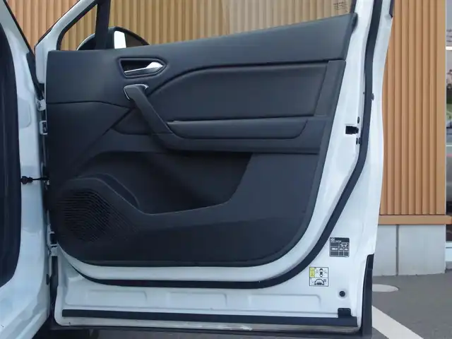 ルノー ルノー キャプチャー インテンス テックパック 埼玉県 2021(令3)年 4.4万km パール ブラックレザーシート /アダプティブクルーズコントロール /BOSEサウンド /CarPlay /ブラインドスポットモニター /全周囲カメラ /ドラレコ /ETC/前席シートヒーター /ステアリングヒーター /純正18インチアルミホイール