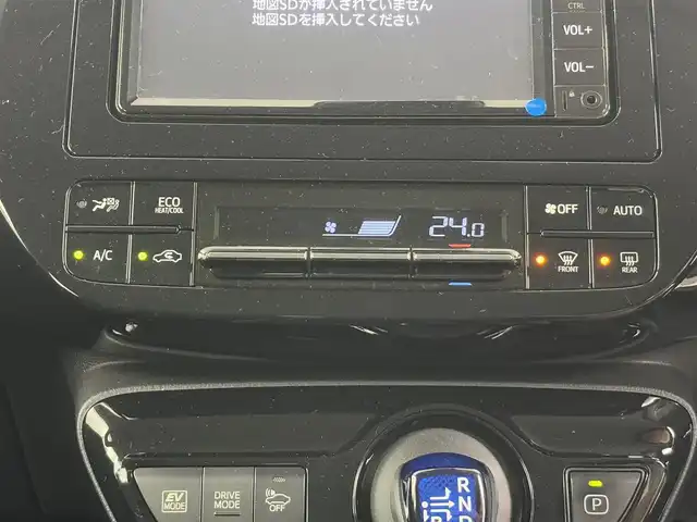 トヨタ プリウス S 埼玉県 2019(平31)年 8万km ホワイトパールクリスタルシャイン 社外エアロ/純正ナビ　NSCN-W68/(Bluetooth/CD/AUX/AM/FM)/地デジワンセグ/バックカメラ/アダプティブクルーズコントロール/車線逸脱警報/衝突軽減ブレーキ/クリアランスソナー/ドライブモードセレクト/ウィンカーミラー/電動格納ミラー/プッシュスタート/ステアリングリモコン/純正フロアマット/純正ドアバイザー
