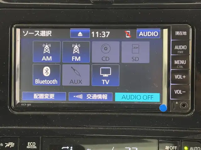 トヨタ プリウス S 埼玉県 2019(平31)年 8万km ホワイトパールクリスタルシャイン 社外エアロ/純正ナビ　NSCN-W68/(Bluetooth/CD/AUX/AM/FM)/地デジワンセグ/バックカメラ/アダプティブクルーズコントロール/車線逸脱警報/衝突軽減ブレーキ/クリアランスソナー/ドライブモードセレクト/ウィンカーミラー/電動格納ミラー/プッシュスタート/ステアリングリモコン/純正フロアマット/純正ドアバイザー