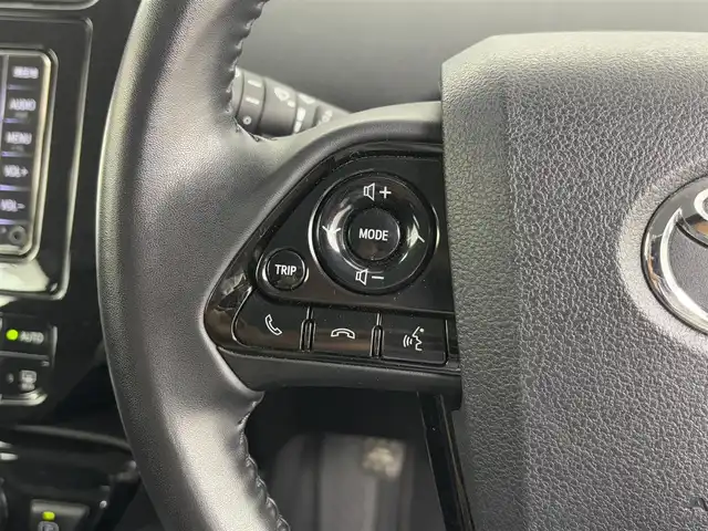 トヨタ プリウス S 埼玉県 2019(平31)年 8万km ホワイトパールクリスタルシャイン 社外エアロ/純正ナビ　NSCN-W68/(Bluetooth/CD/AUX/AM/FM)/地デジワンセグ/バックカメラ/アダプティブクルーズコントロール/車線逸脱警報/衝突軽減ブレーキ/クリアランスソナー/ドライブモードセレクト/ウィンカーミラー/電動格納ミラー/プッシュスタート/ステアリングリモコン/純正フロアマット/純正ドアバイザー