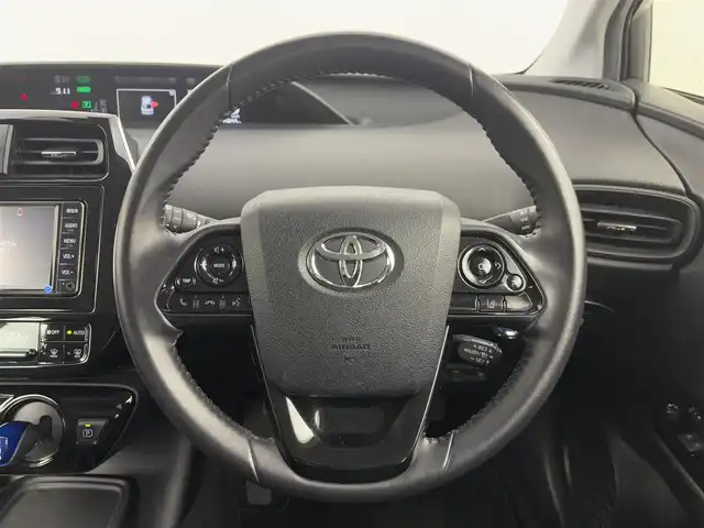 トヨタ プリウス S 埼玉県 2019(平31)年 8万km ホワイトパールクリスタルシャイン 社外エアロ/純正ナビ　NSCN-W68/(Bluetooth/CD/AUX/AM/FM)/地デジワンセグ/バックカメラ/アダプティブクルーズコントロール/車線逸脱警報/衝突軽減ブレーキ/クリアランスソナー/ドライブモードセレクト/ウィンカーミラー/電動格納ミラー/プッシュスタート/ステアリングリモコン/純正フロアマット/純正ドアバイザー