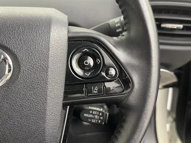 トヨタ プリウス S 埼玉県 2019(平31)年 8万km ホワイトパールクリスタルシャイン 社外エアロ/純正ナビ　NSCN-W68/(Bluetooth/CD/AUX/AM/FM)/地デジワンセグ/バックカメラ/アダプティブクルーズコントロール/車線逸脱警報/衝突軽減ブレーキ/クリアランスソナー/ドライブモードセレクト/ウィンカーミラー/電動格納ミラー/プッシュスタート/ステアリングリモコン/純正フロアマット/純正ドアバイザー